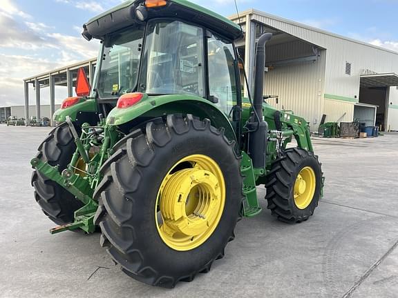 Image of John Deere 6135E equipment image 3