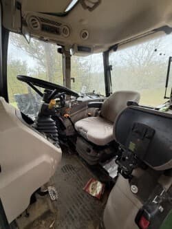 Image of John Deere 6135E equipment image 1