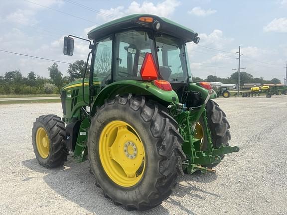 Image of John Deere 6135E equipment image 4