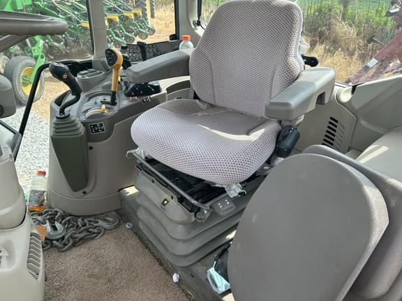 Image of John Deere 6145M equipment image 4