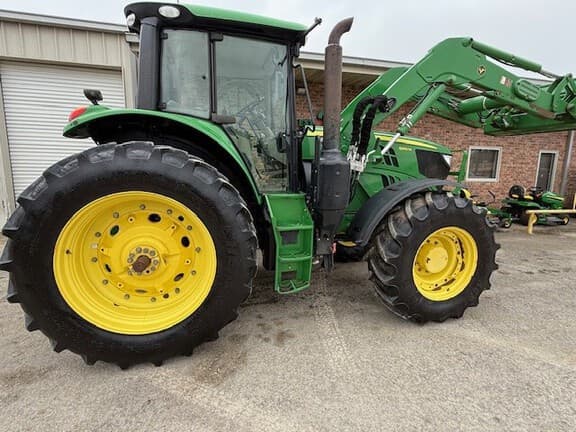 Image of John Deere 6155M equipment image 4