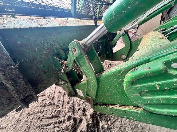 Image of John Deere 6155R equipment image 4