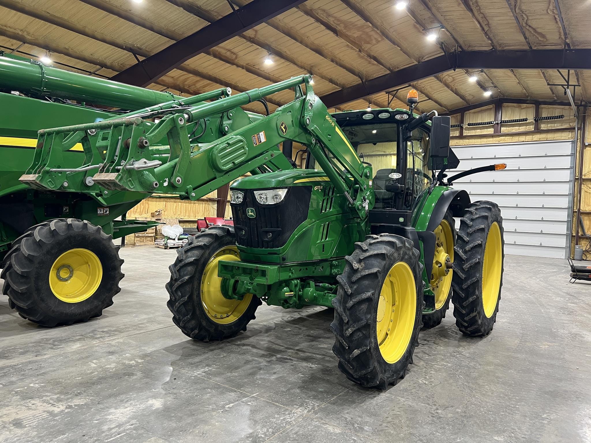2020 John Deere 6175R Equipment Image0