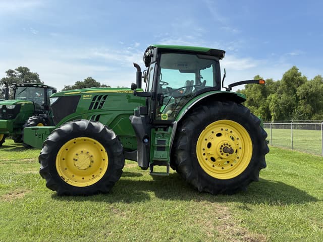 Image of John Deere 6215R equipment image 1