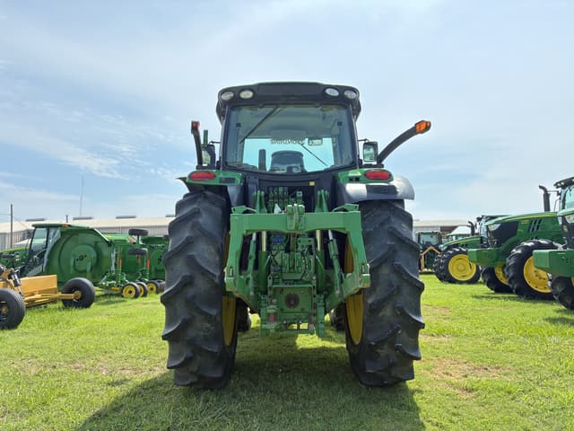 Image of John Deere 6215R equipment image 3