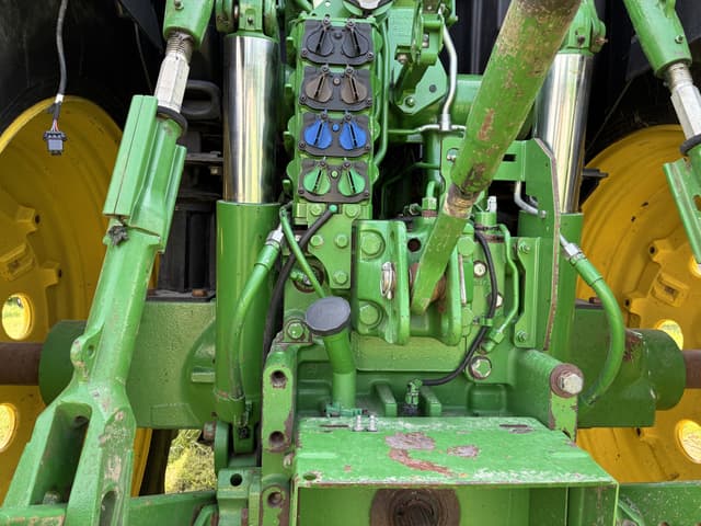 Image of John Deere 6215R equipment image 4