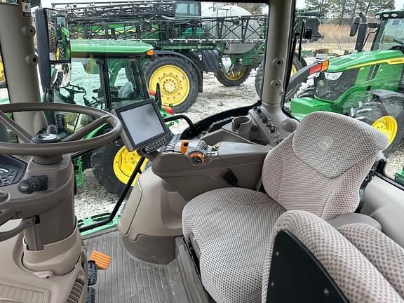 Image of John Deere 6215R equipment image 4
