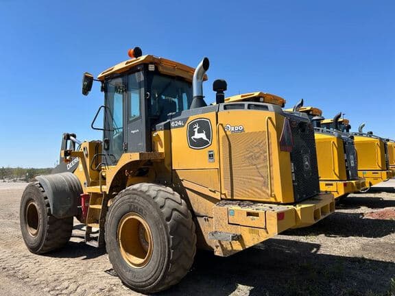 Image of John Deere 624L equipment image 2