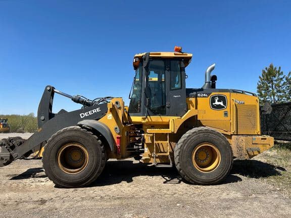 Image of John Deere 624L equipment image 1