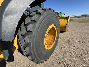 Main image John Deere 624L 16