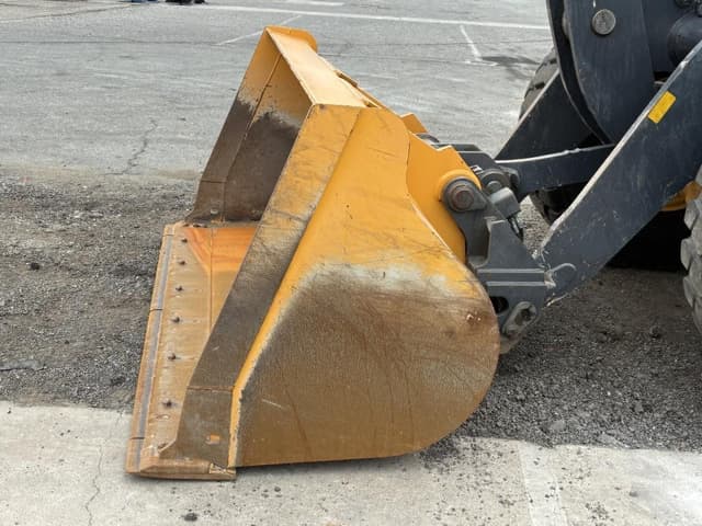 Image of John Deere 624L equipment image 4