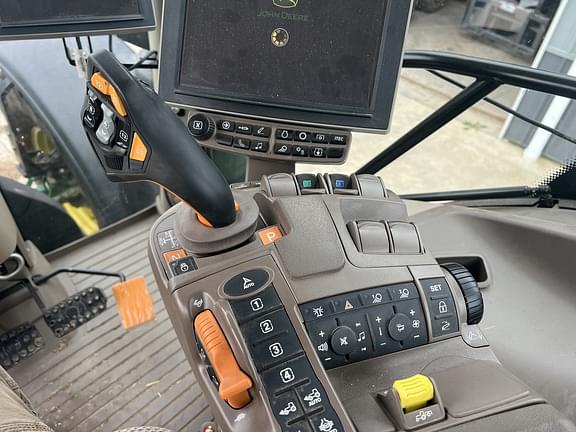 Image of John Deere 6250R equipment image 1