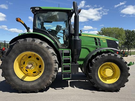 Image of John Deere 6250R equipment image 2