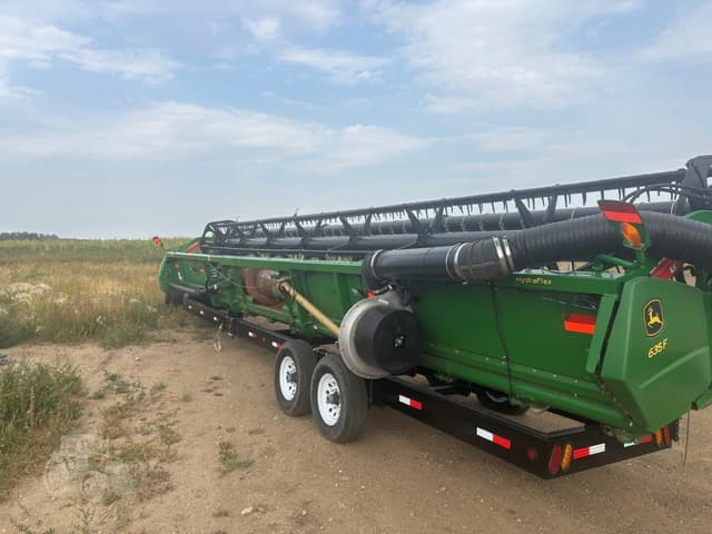 Image of John Deere 635F equipment image 4