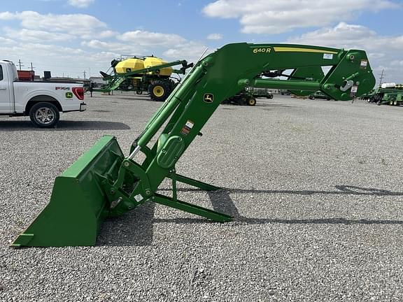 Image of John Deere 640R equipment image 1