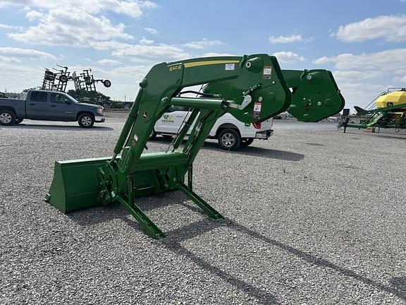 Image of John Deere 640R equipment image 2