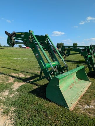 2020 John Deere 660R Equipment Image0