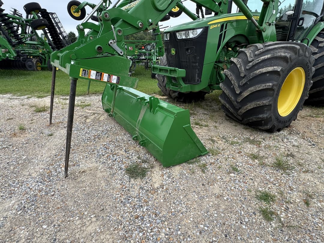 Image of John Deere 700M Image 1