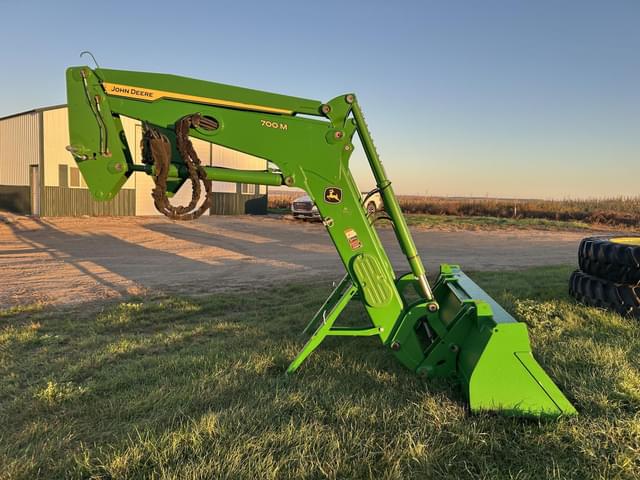 Image of John Deere 700M equipment image 3
