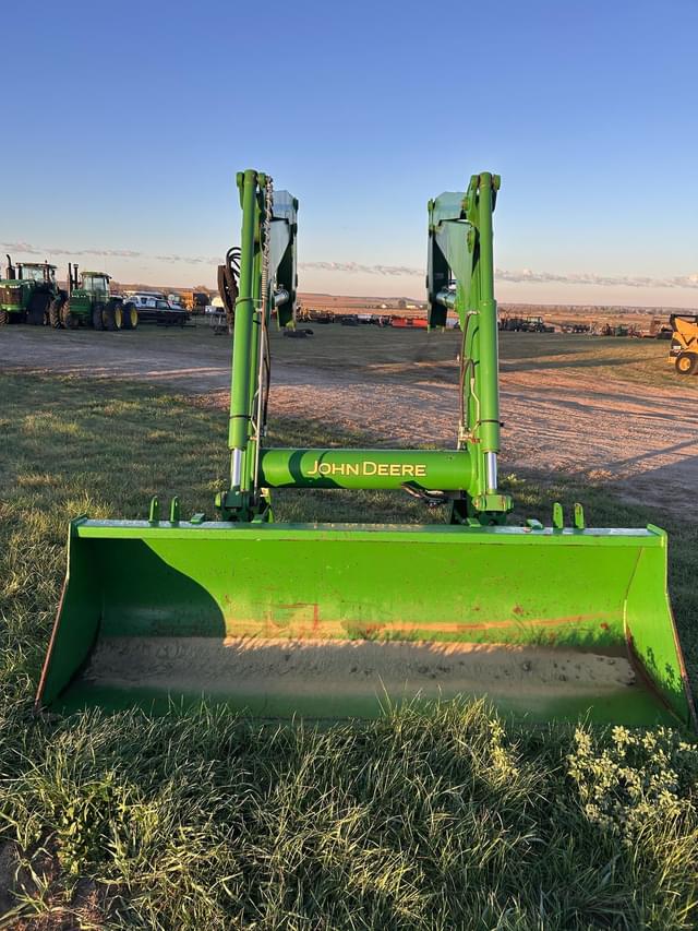 Image of John Deere 700M equipment image 1