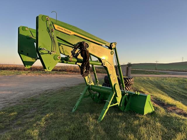 Image of John Deere 700M equipment image 4