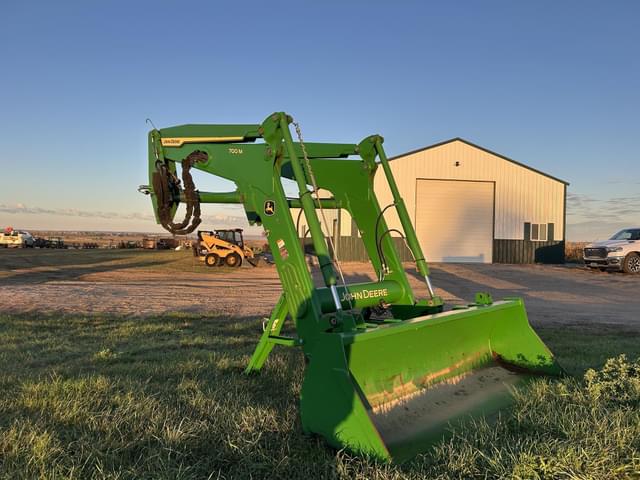Image of John Deere 700M equipment image 2