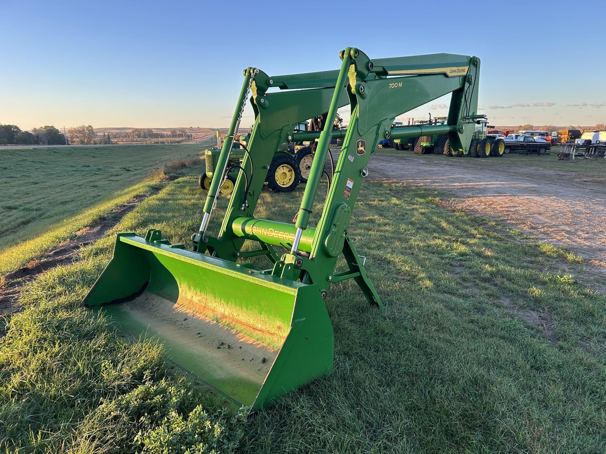 2020 John Deere 700M Equipment Image0