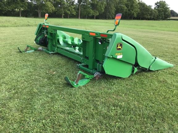 Image of John Deere 706C equipment image 2