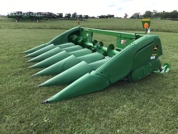 Image of John Deere 706C equipment image 1