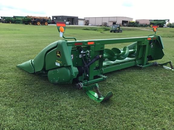 Image of John Deere 706C equipment image 3
