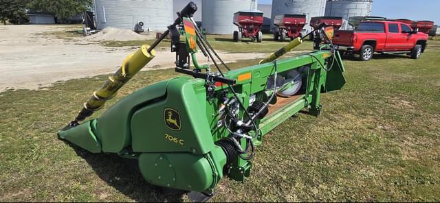 Image of John Deere 706C equipment image 3