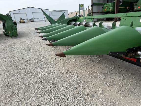 Image of John Deere 708C equipment image 4