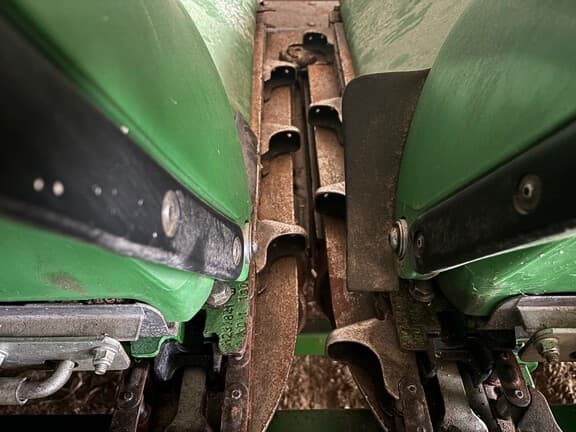 Image of John Deere 708C equipment image 4