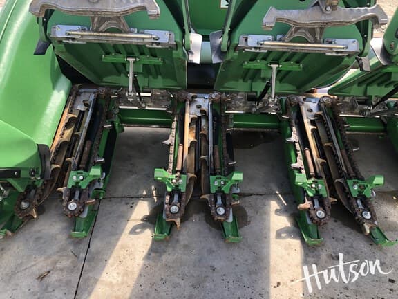 Image of John Deere 708C equipment image 4