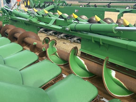Image of John Deere 712FC equipment image 3