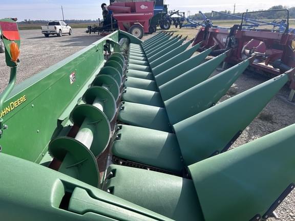 Image of John Deere 716C equipment image 3