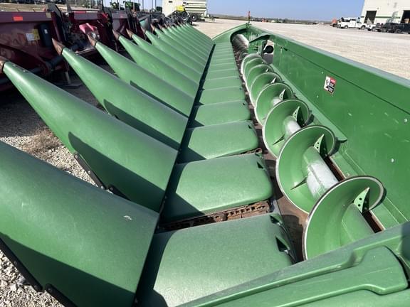 Image of John Deere 716C equipment image 2
