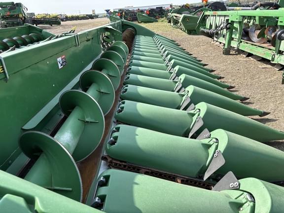 Image of John Deere 718C equipment image 4