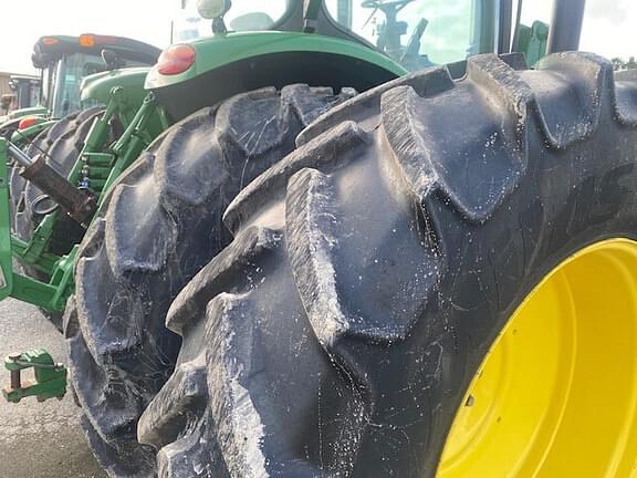 Image of John Deere 7210R equipment image 4