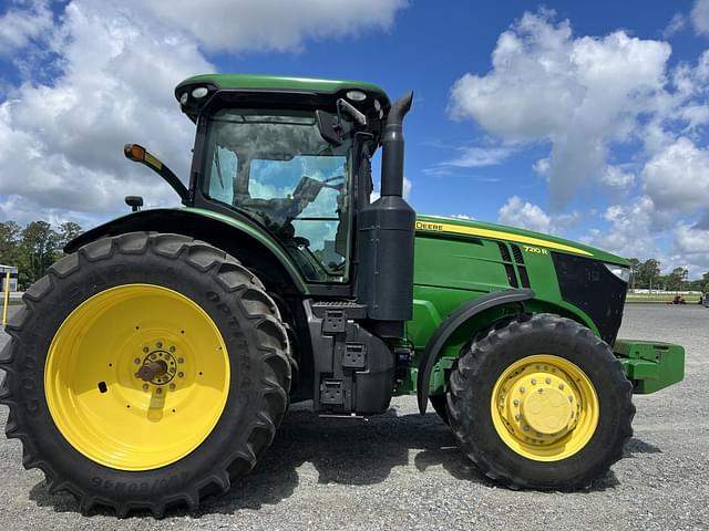 Image of John Deere 7210R equipment image 3