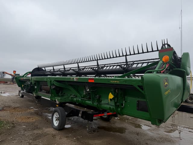 Image of John Deere 735FD equipment image 3
