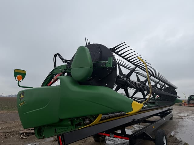 Image of John Deere 735FD equipment image 2