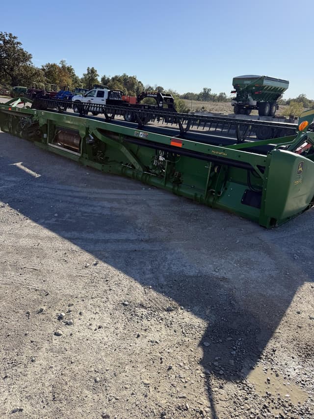 Image of John Deere 735FD equipment image 4