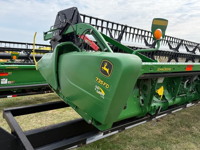 Image of John Deere 735FD equipment image 1