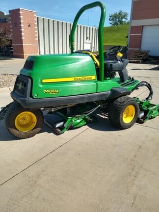 Image of John Deere 7400A equipment image 3