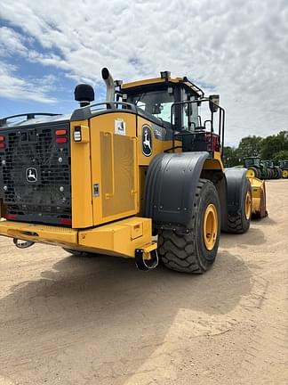 Image of John Deere 744L equipment image 3