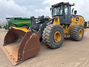2020 John Deere 744L Image