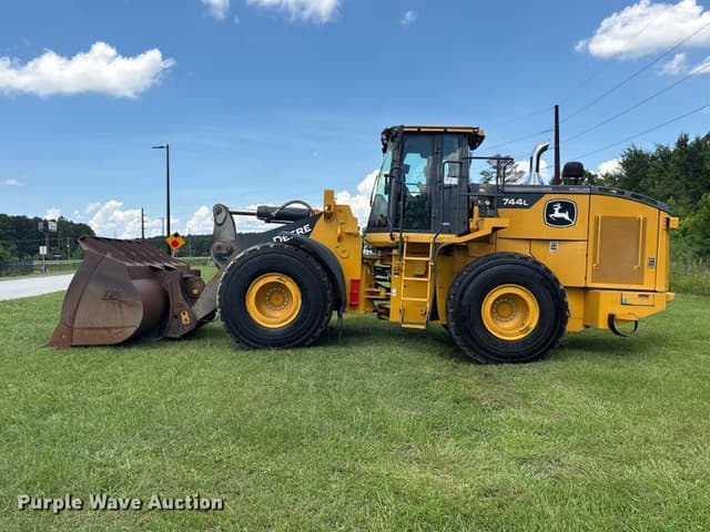 Image of John Deere 744L equipment image 4