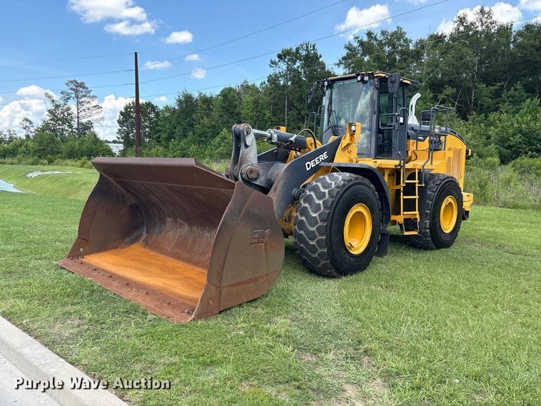 2020 John Deere 744L Equipment Image0