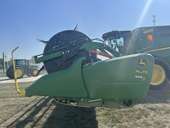 Image of John Deere 745FD equipment image 2